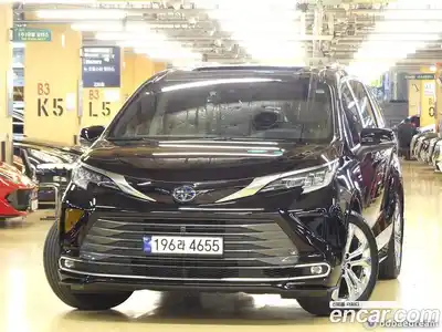 Toyota Sienna 2023 2.5 гидро в Москве № 215635, миниатюра 3