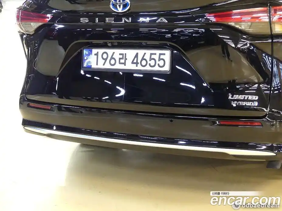 Toyota Sienna 2023 2.5 гидро в Москве № 215635, фото 4