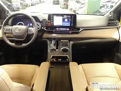 Toyota Sienna 2023 2.5 гидро в Москве № 215635, миниатюра 7