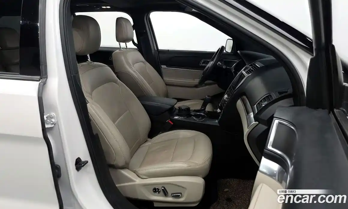 Ford Explorer 2018 2.3 гидро в Москве № 296106, фото 11
