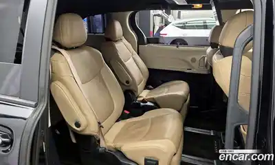 Toyota Sienna 2021 2.5 гидро в Москве № 302623, миниатюра 12