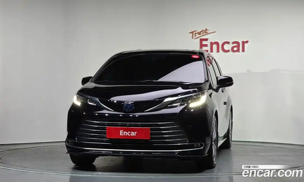 Toyota Sienna 2021 2.5 гидро в Москве № 302623, фото 3