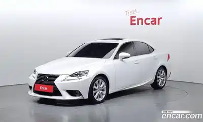 Lexus IS, 2016