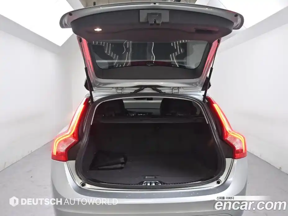 Volvo V60 2017 2.0 гидро в Москве № 164880, фото 20
