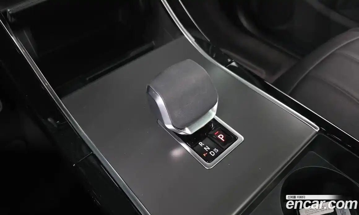 Land Rover Range-Rover Evoque 2024 2.0 гидро в Москве № 166009, фото 9