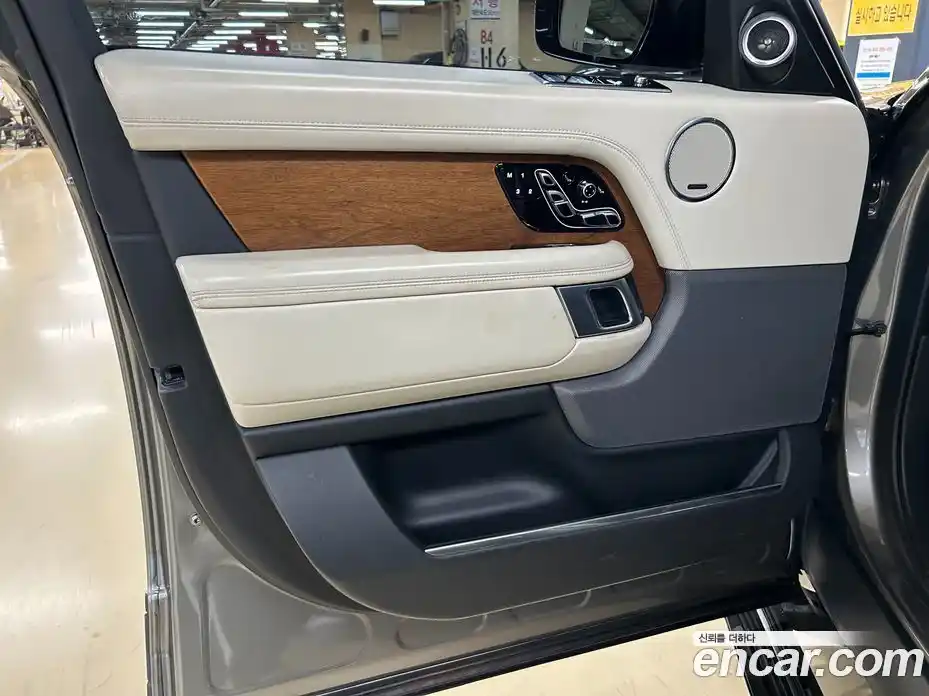 Land Rover Range-Rover 2019 4.4 гидро в Москве № 166785, фото 17