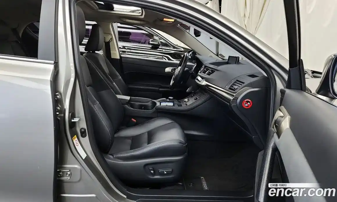 Lexus CT200h 2017 1.8 гидро в Москве № 198792, фото 11