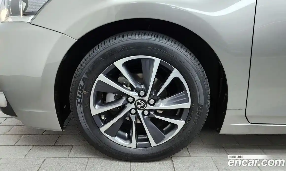 Lexus CT200h 2017 1.8 гидро в Москве № 198792, фото 5