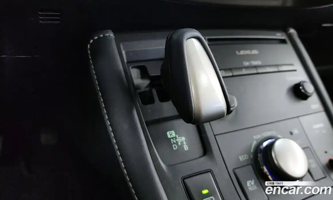 Lexus CT200h 2017 1.8 гидро в Москве № 198792, фото 9