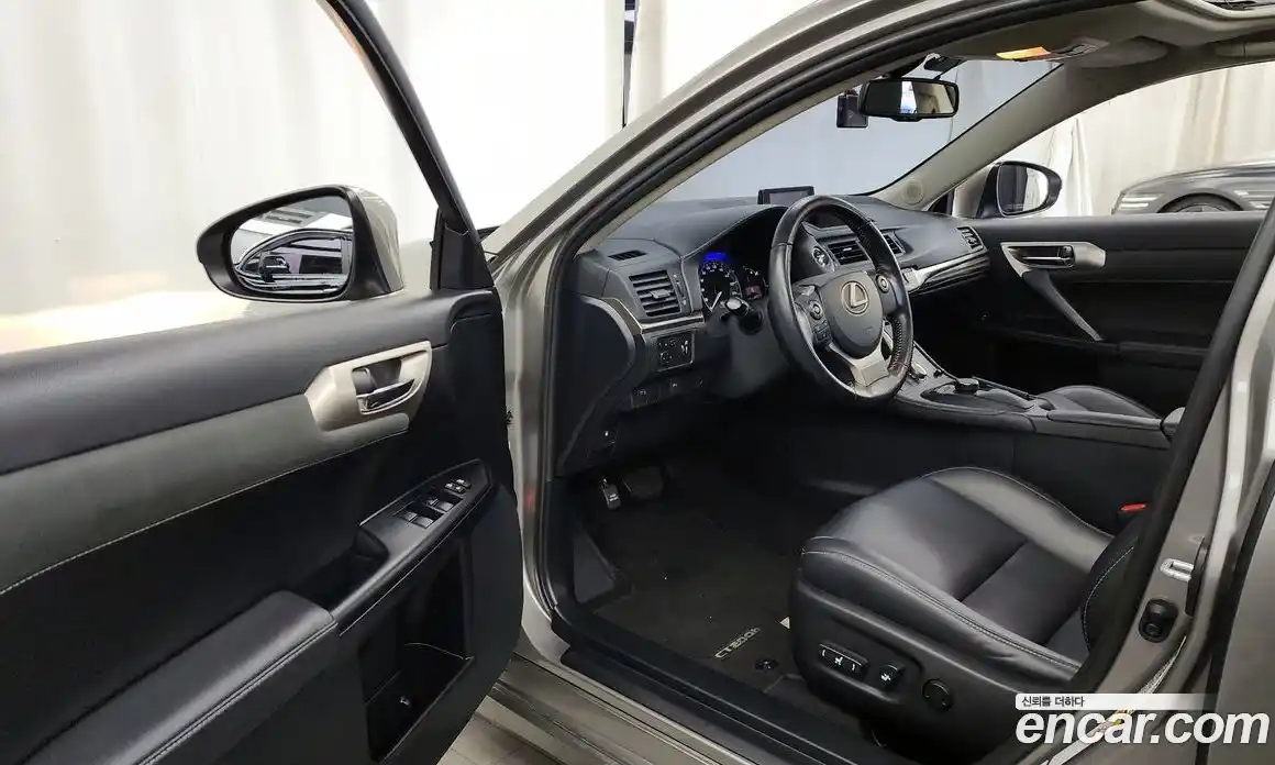 Lexus CT200h 2017 1.8 гидро в Москве № 198792, фото 10