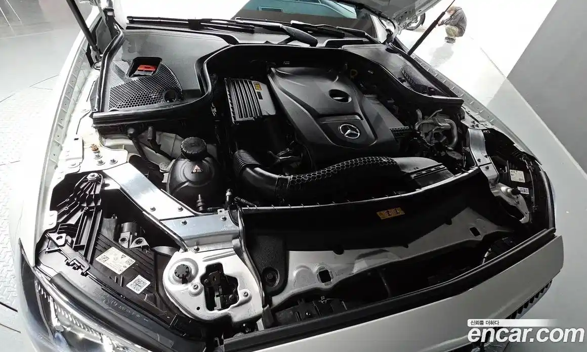 Mercedes-Benz E-Class 2023 2.0 гидро, фото 6