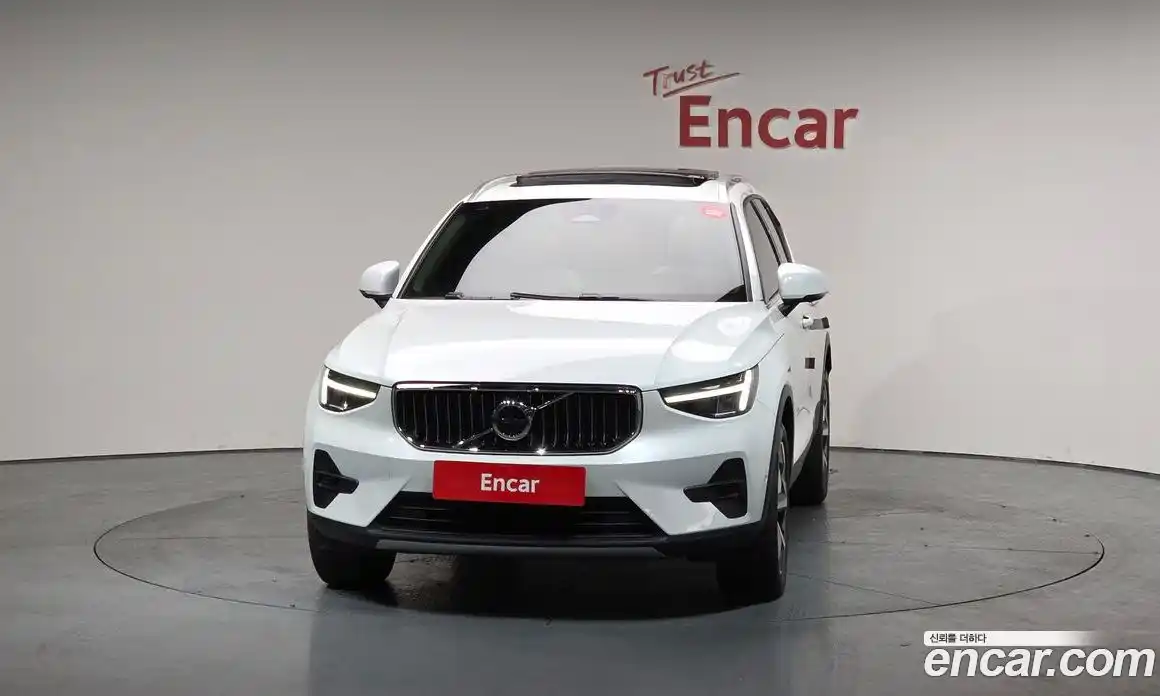 Volvo XC40 2023 2.0 гидро в Москве № 212873, фото 3