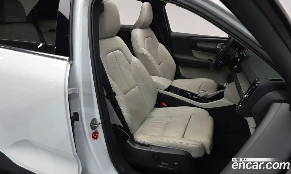 Volvo XC40 2023 2.0 гидро в Москве № 212873, фото 10
