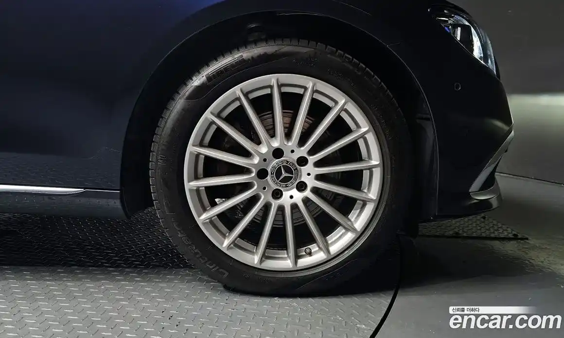 Mercedes-Benz E-Class 2022 2.0 гидро, фото 5