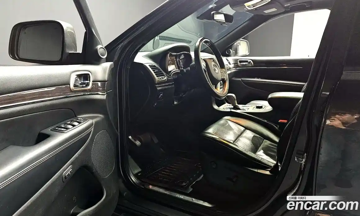 Jeep Cherokee 2017 3.6 гидро в Москве № 232658, фото 12