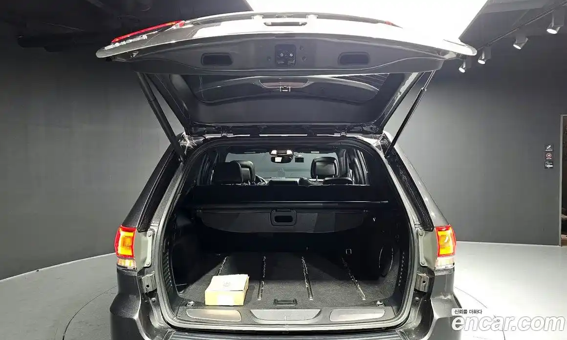 Jeep Cherokee 2017 3.6 гидро в Москве № 232658, фото 20