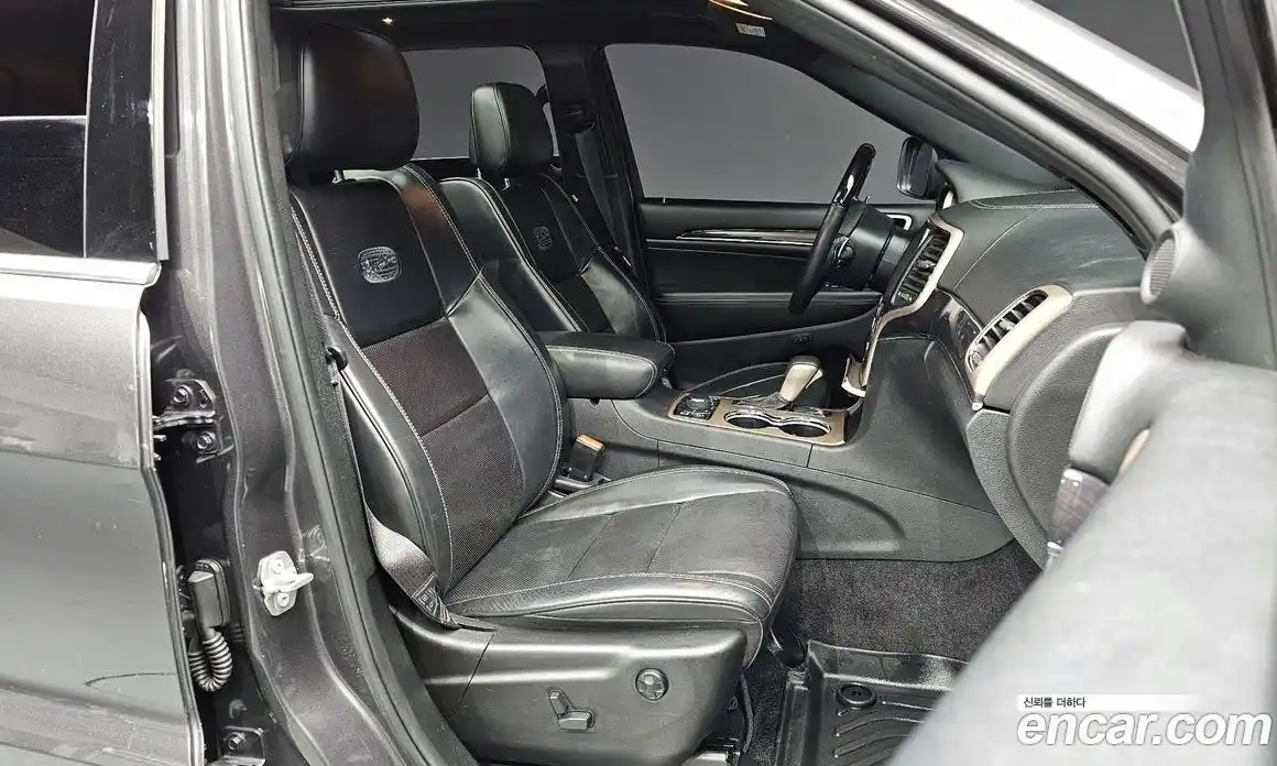 Jeep Cherokee 2017 3.6 гидро в Москве № 232658, фото 10