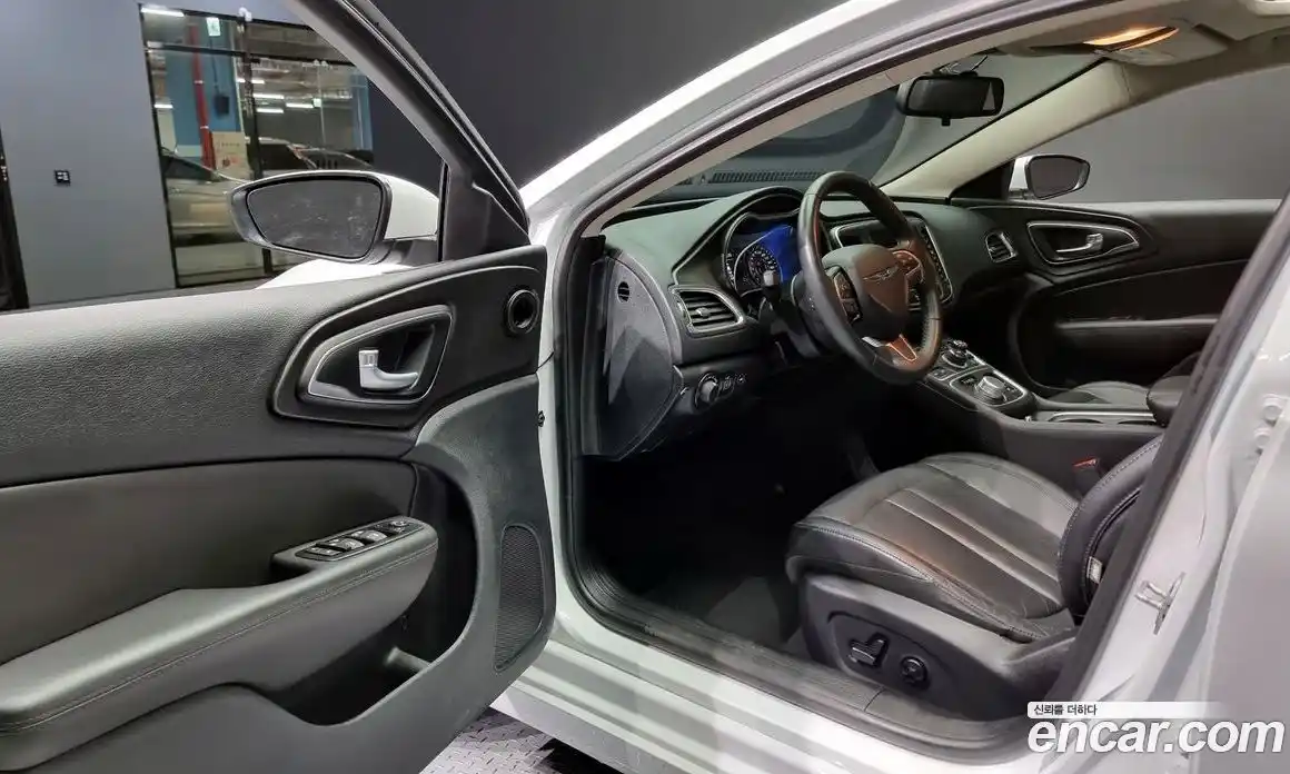 Chrysler 200 2015 2.4 гидро в Москве № 256738, фото 11