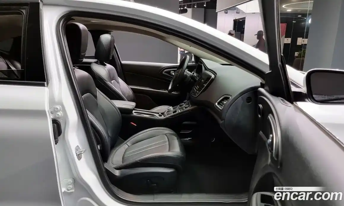 Chrysler 200 2015 2.4 гидро в Москве № 256738, фото 10