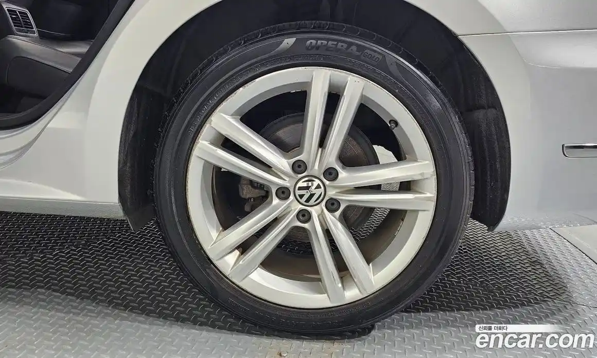 Volkswagen Passat 2013 2.0 гидро в Москве № 277438, фото 5