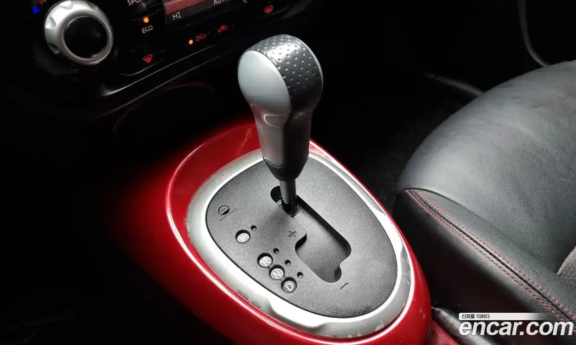 Nissan Juke 2017 1.6 гидро в Москве № 342612, фото 9