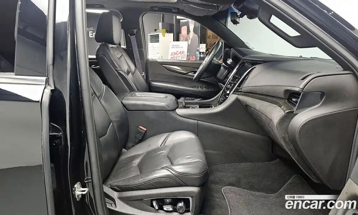 Cadillac Escalade 2017 6.2 гидро в Москве № 548105, фото 12