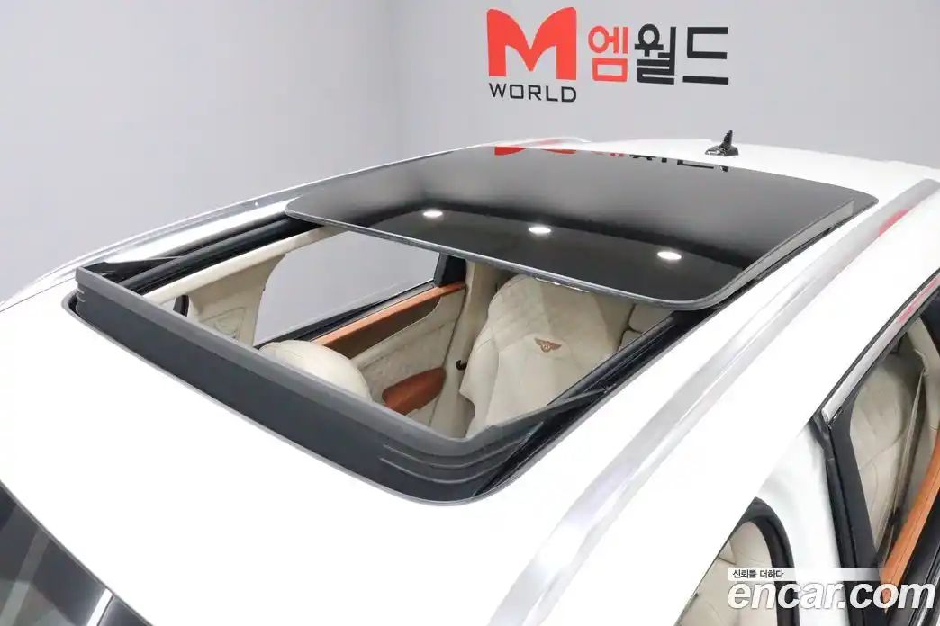 Bentley Bentayga 2022 4.0 гидро в Москве № 797904, фото 5