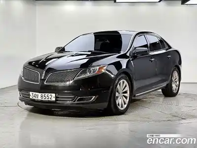 Lincoln MKS, 2015