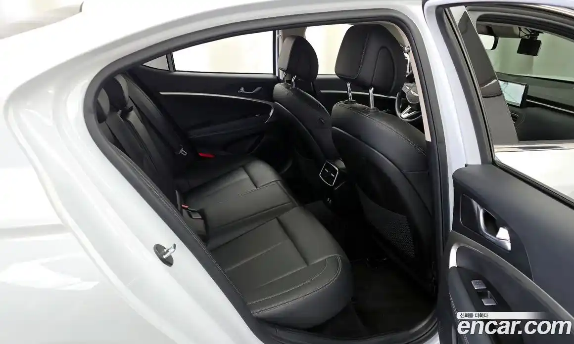 Genesis G70 2023 2.5 гидро в Москве № 930772, фото 12