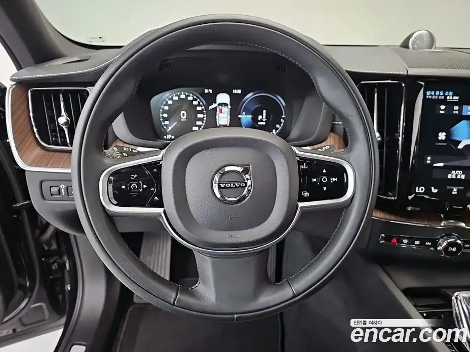 Volvo XC60 2021 2.0 гидро в Москве № 1000539, фото 12