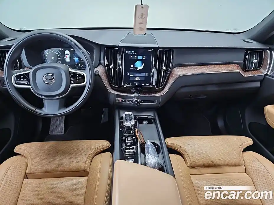 Volvo XC60 2021 2.0 гидро в Москве № 1000539, фото 7