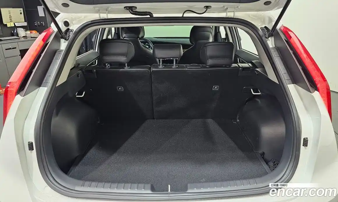 Kia Niro 2023 1.6 Автомат в Москве № 1009109, фото 20