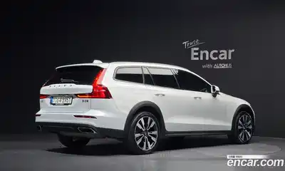 Volvo V60 2021 2.0 гидро в Москве № 164579, миниатюра 2