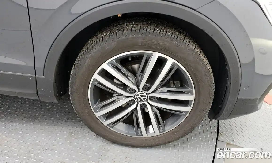 Volkswagen Tiguan 2023 2.0 гидро в Москве № 168634, фото 5