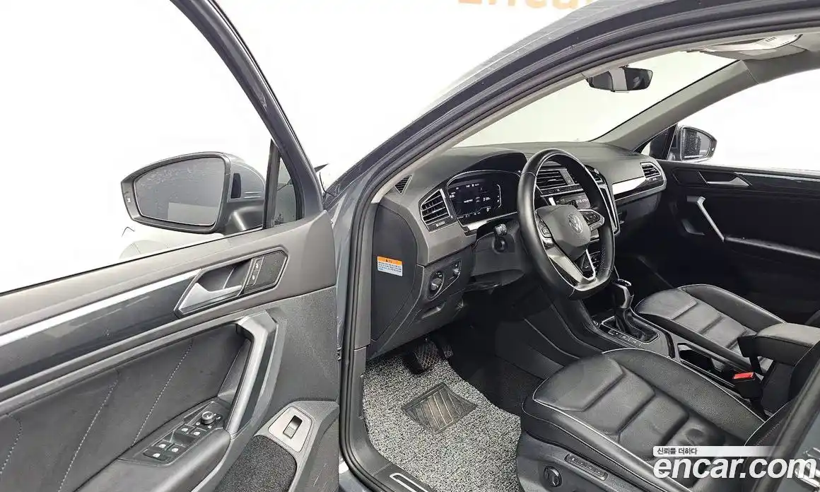 Volkswagen Tiguan 2023 2.0 гидро в Москве № 168634, фото 10