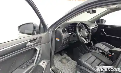 Volkswagen Tiguan 2023 2.0 гидро в Москве № 168634, миниатюра 10