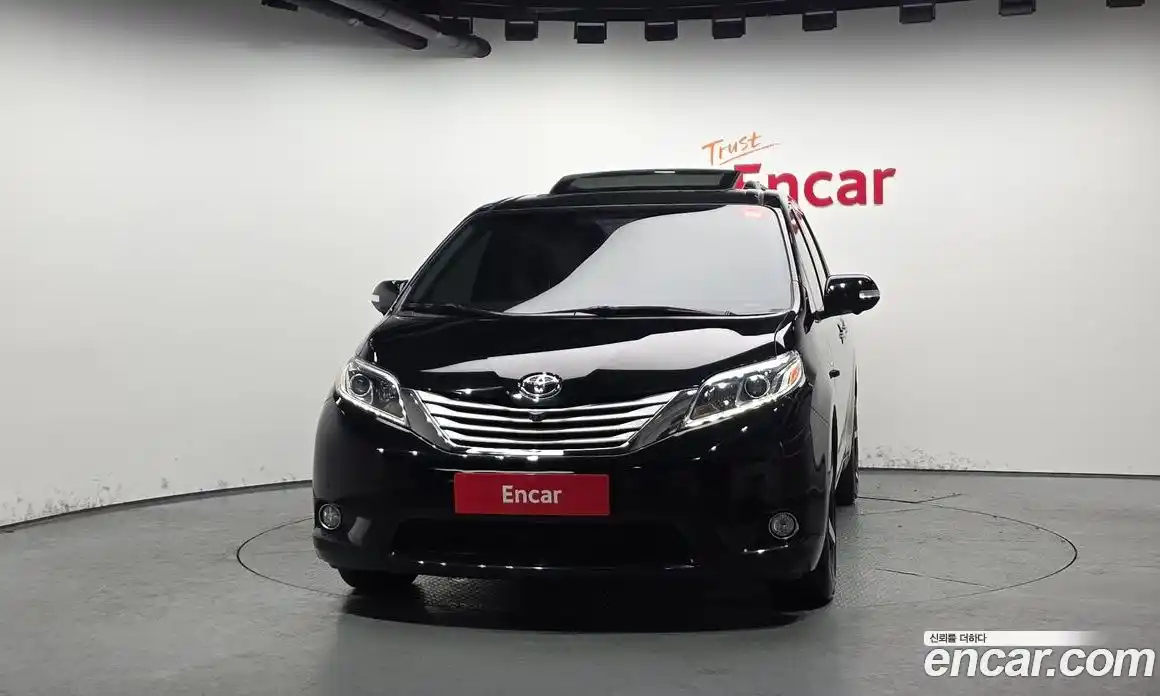 Toyota Sienna 2017 3.5 гидро в Москве № 199646, фото 3