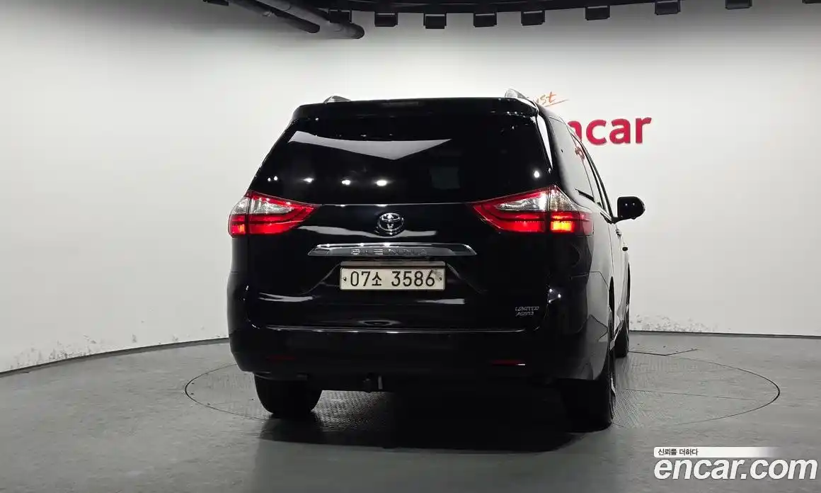 Toyota Sienna 2017 3.5 гидро в Москве № 199646, фото 4