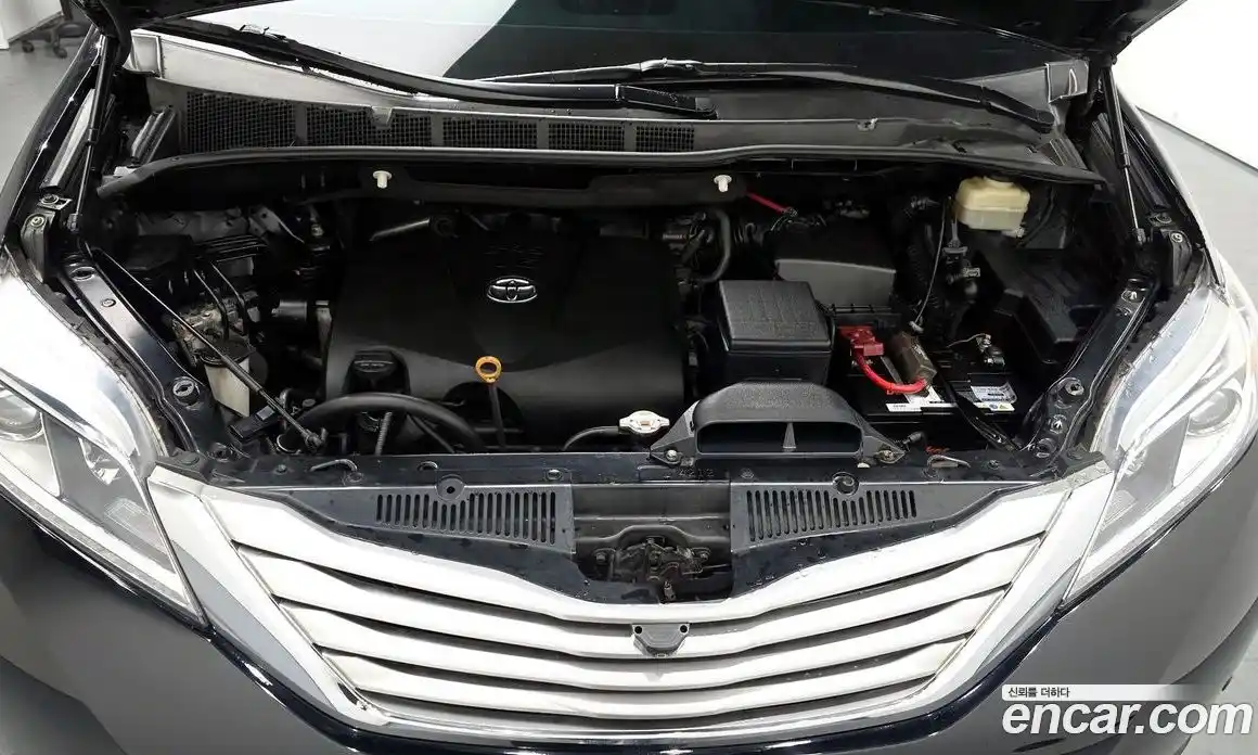 Toyota Sienna 2017 3.5 гидро в Москве № 199646, фото 6