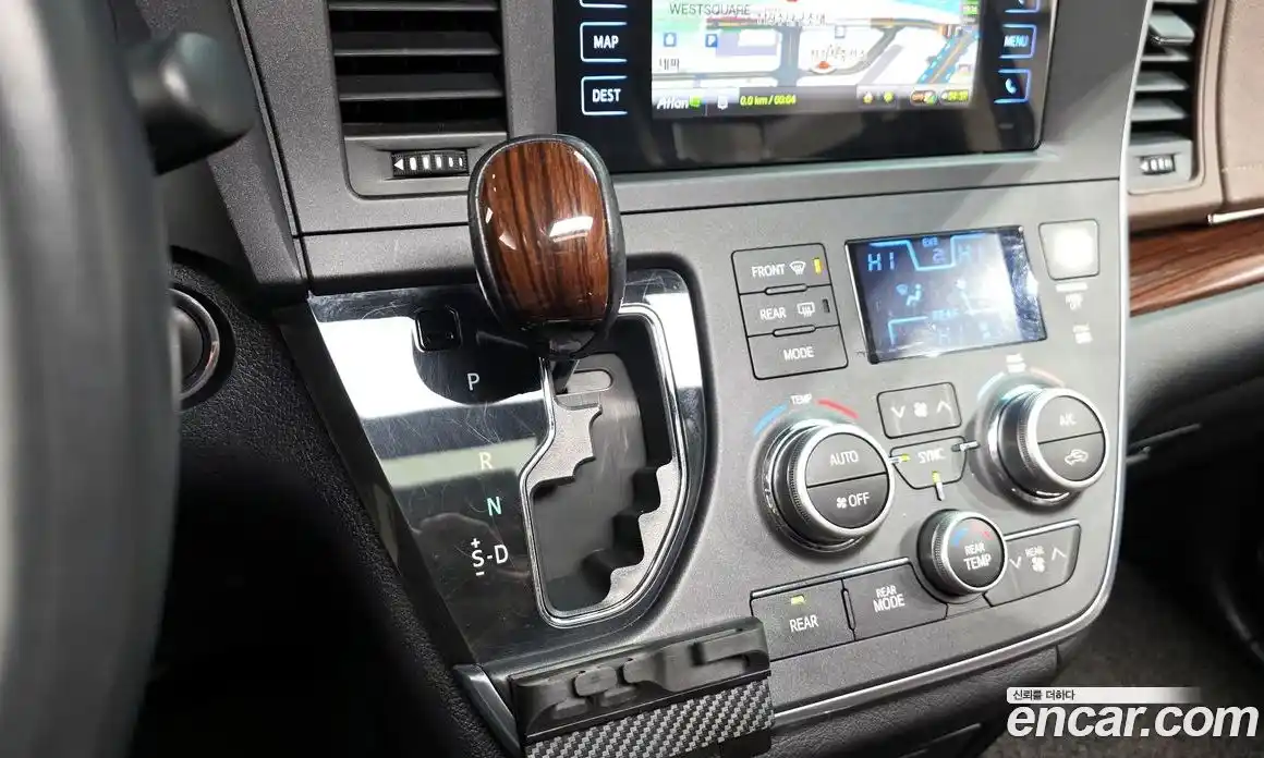 Toyota Sienna 2017 3.5 гидро в Москве № 199646, фото 9