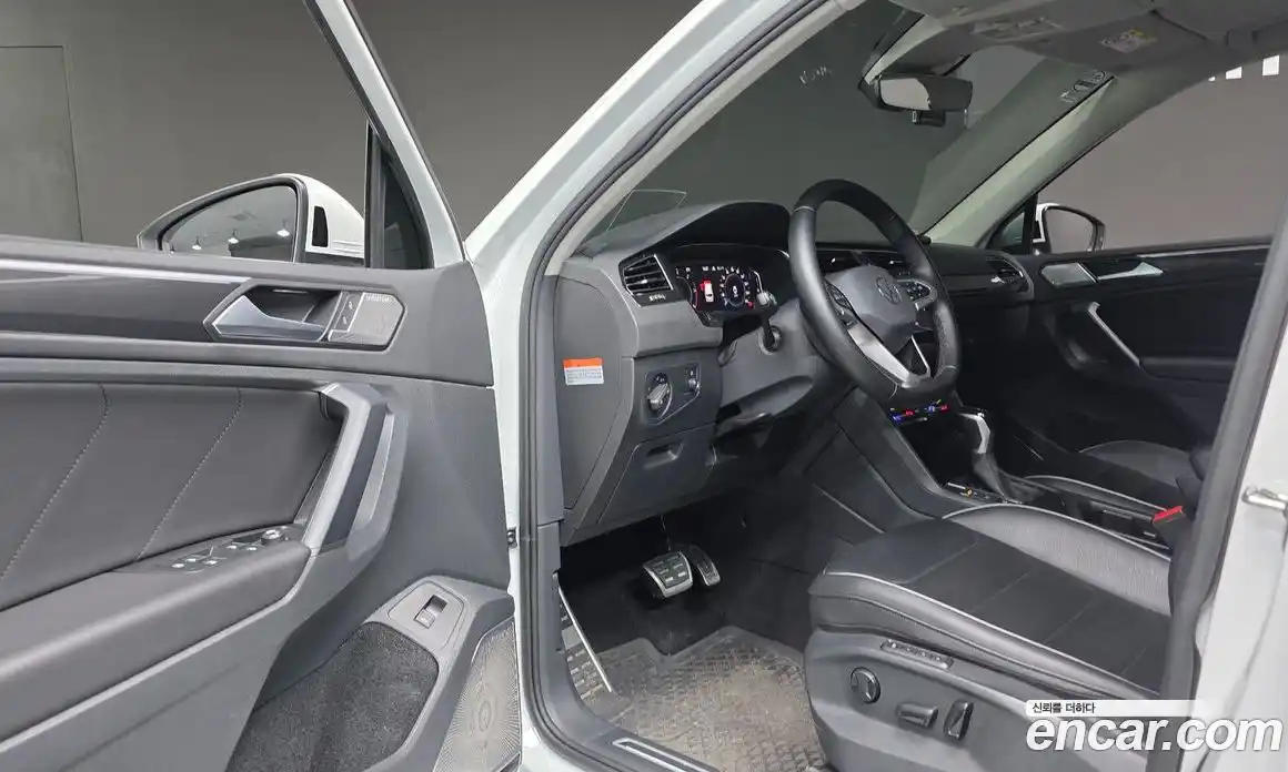 Volkswagen Tiguan 2022 2.0 гидро в Москве № 215088, фото 13