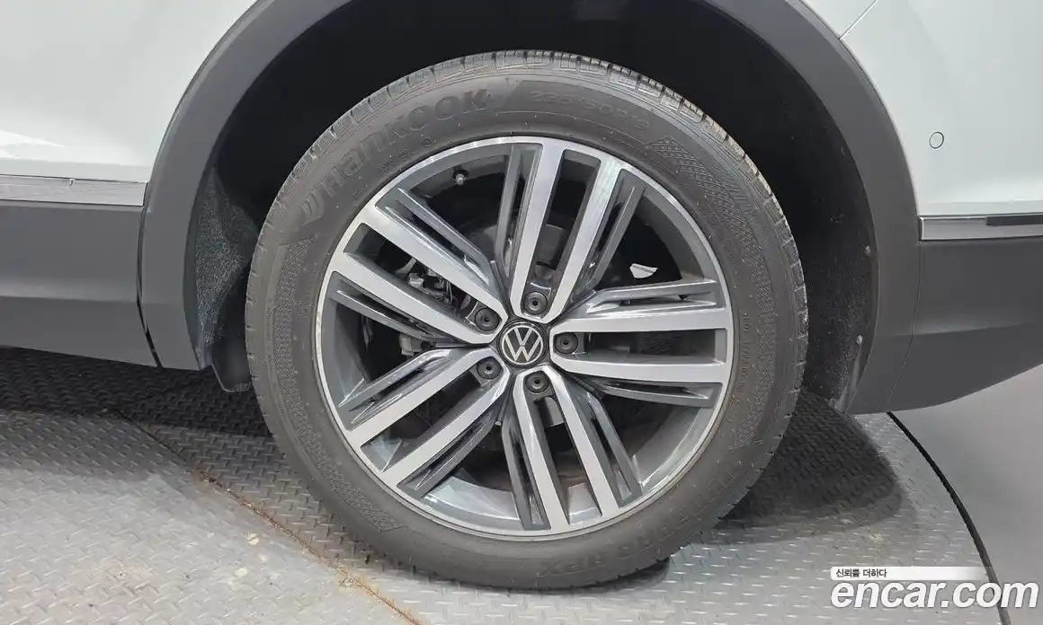 Volkswagen Tiguan 2022 2.0 гидро в Москве № 215088, фото 5