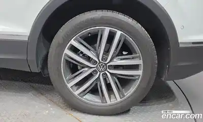Volkswagen Tiguan 2022 2.0 гидро в Москве № 215088, миниатюра 5