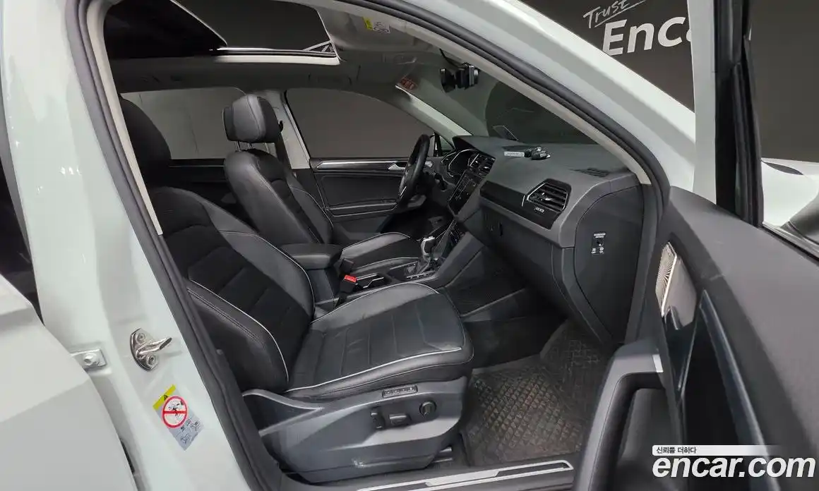 Volkswagen Tiguan 2022 2.0 гидро в Москве № 215088, фото 10