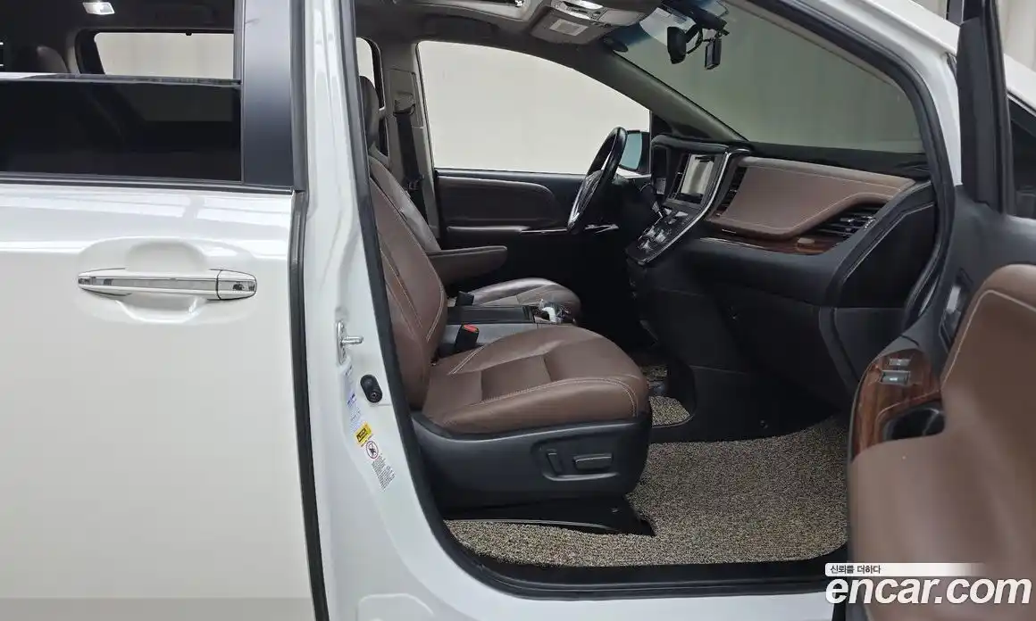 Toyota Sienna 2017 3.5 гидро в Москве № 215551, фото 11