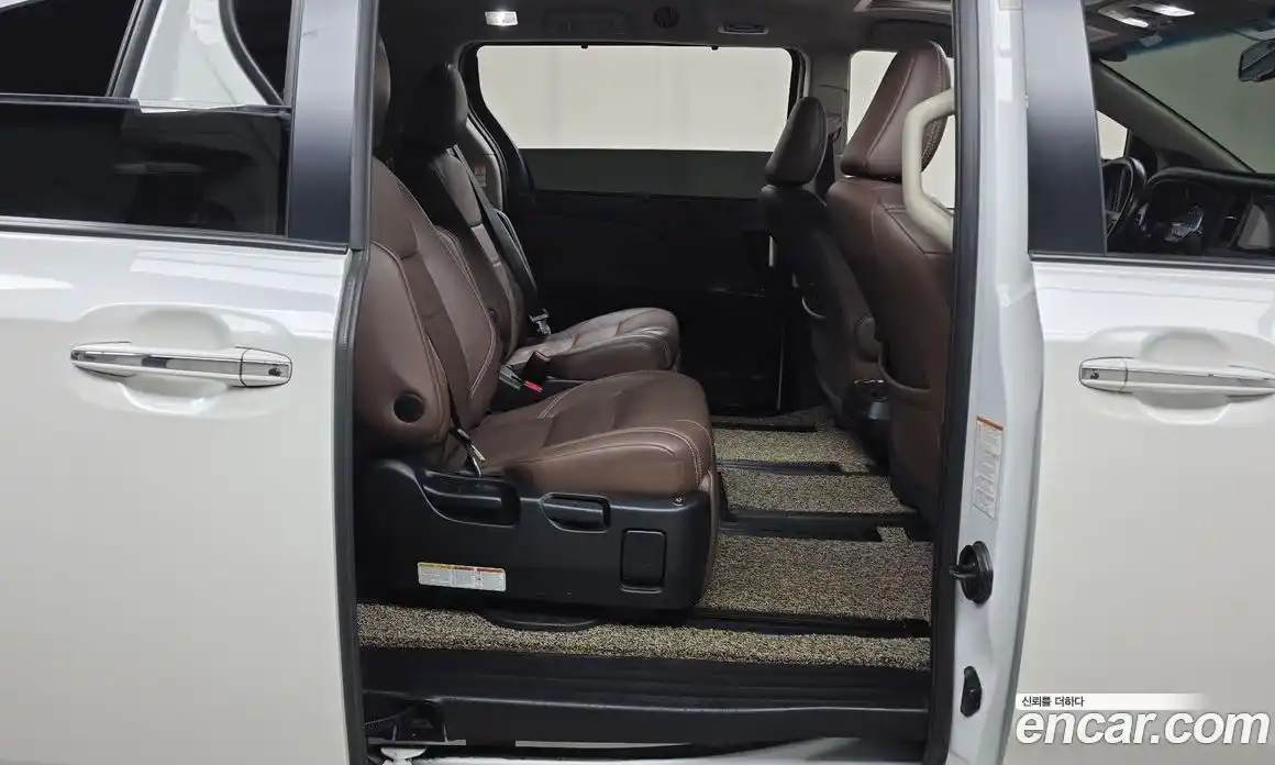 Toyota Sienna 2017 3.5 гидро в Москве № 215551, фото 12
