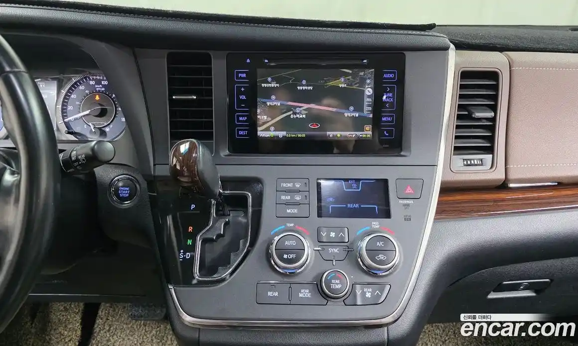 Toyota Sienna 2017 3.5 гидро в Москве № 215551, фото 14