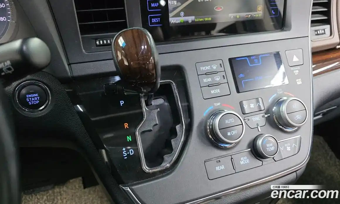 Toyota Sienna 2017 3.5 гидро в Москве № 215551, фото 9