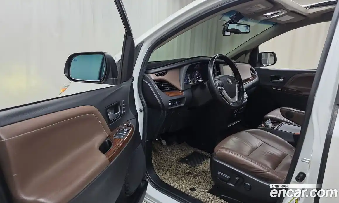 Toyota Sienna 2017 3.5 гидро в Москве № 215551, фото 10