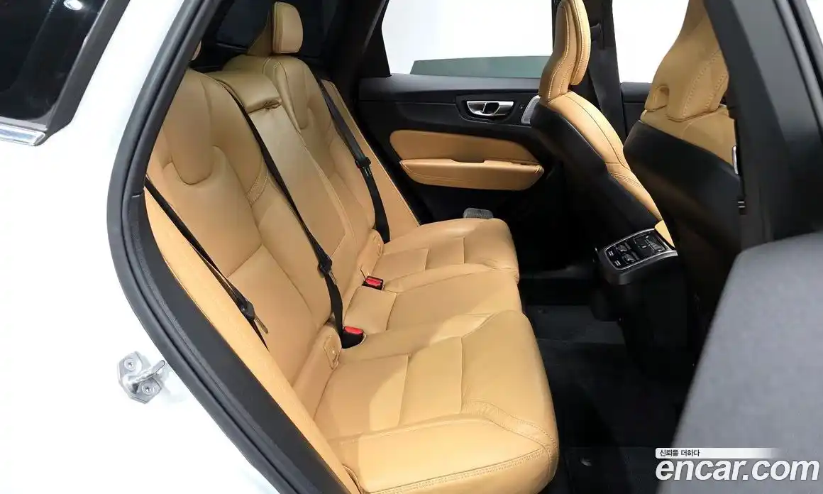 Volvo XC60 2022 2.0 гидро в Москве № 228058, фото 12